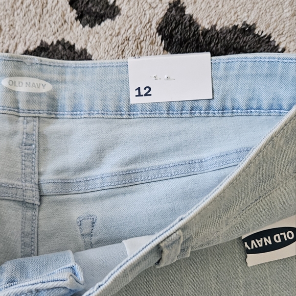 NWT Old Navy 5" Inseam Mid-Rise Denim Shorts Light Wash Striped Size 12 - Picture 8 of 9